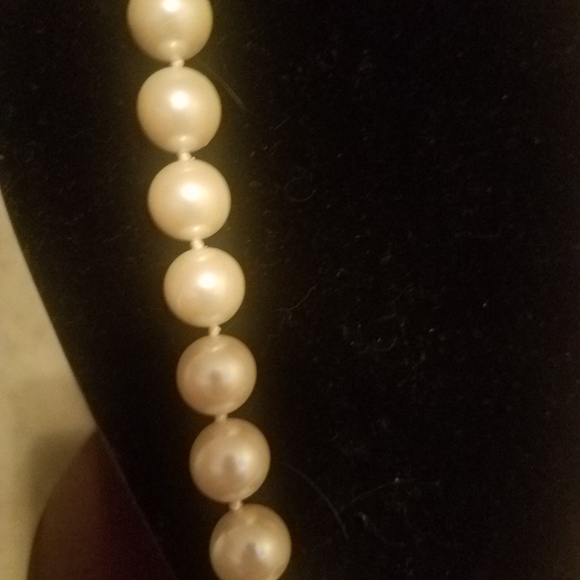 Vintage faux pearls and earrings set - Picture 3 of 4